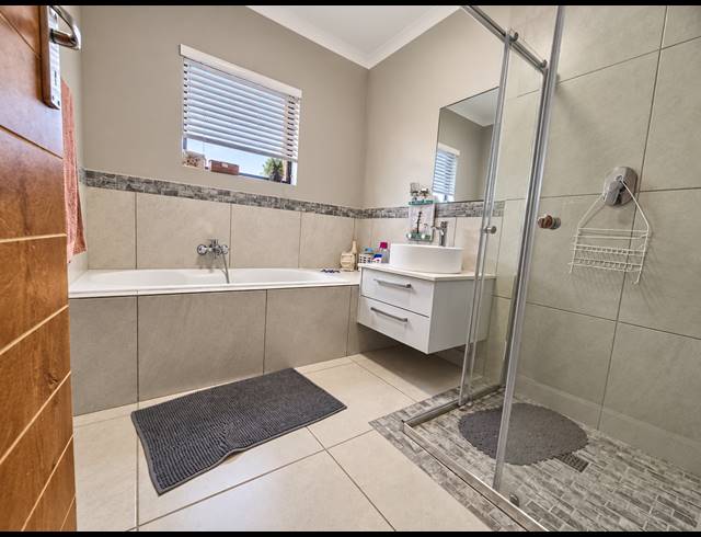 3 BEDROOM FREEHOLD FOR SALE IN BRITANNIA BEACH ESTATE